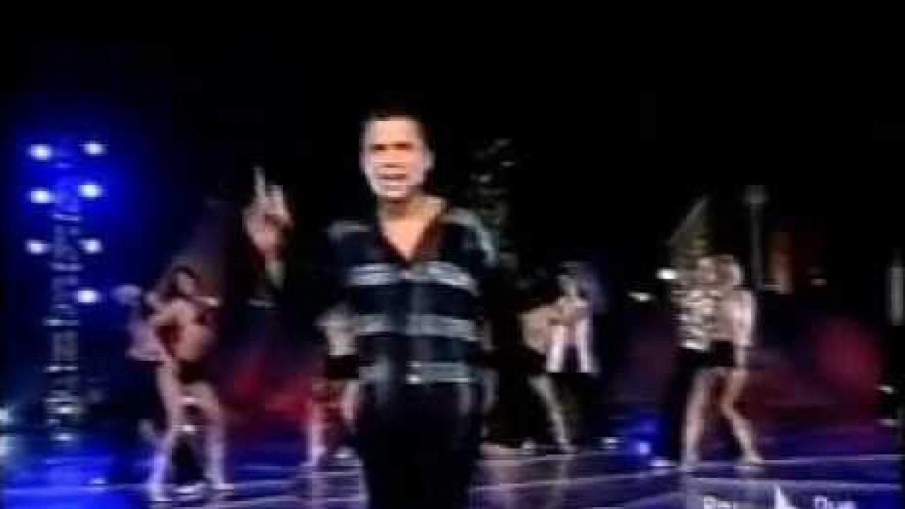 Tiziano Lugli performing “Per l'eternità” live on Rai 2